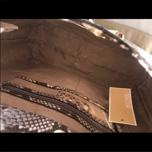 Michael Kors Astor Studded Leather Carryall Large Satchel Bag Snakeskin - Picture 8 of 8